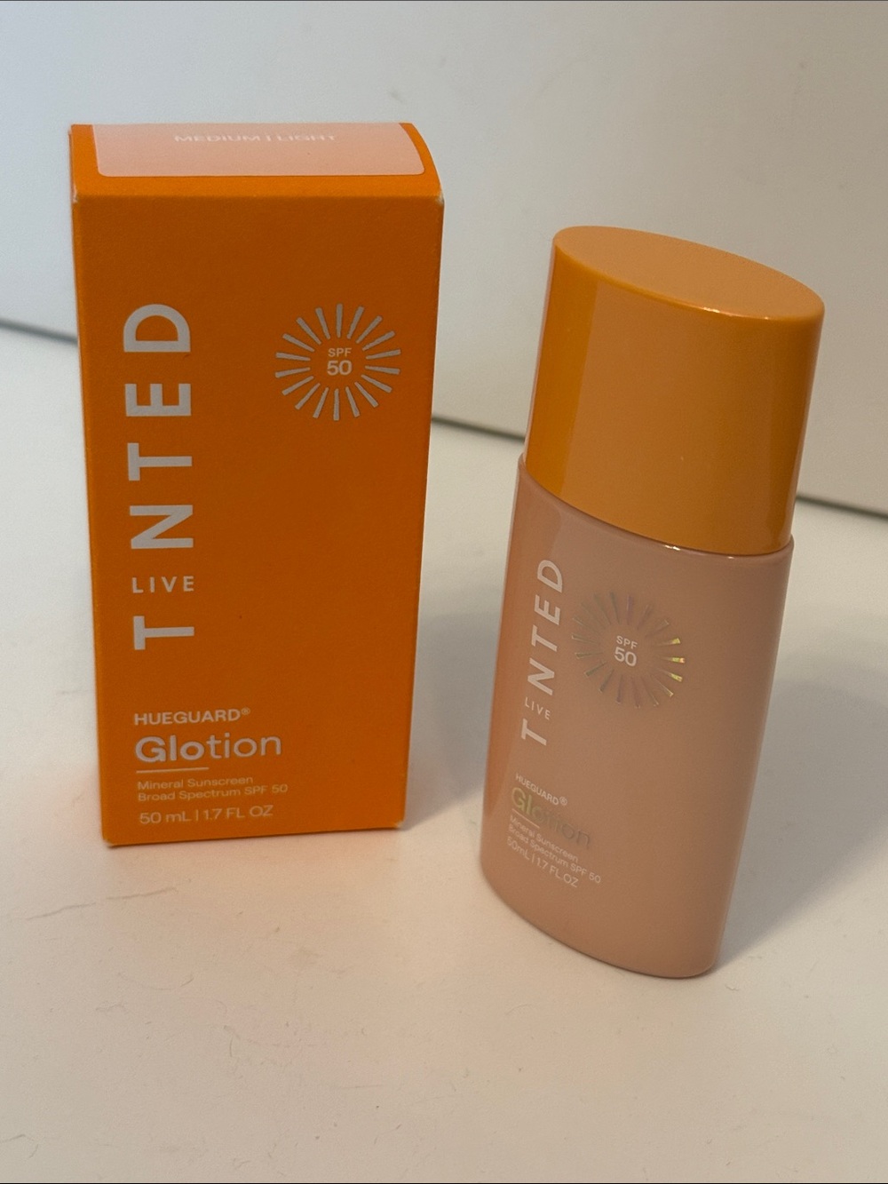 NEW LIVE TINTED HUEGUARD GLOTION MINERAL SUNSCREEN BROAD SPECTRUM SPF 50 Med/lit